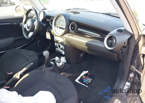 2010 Mini Cooper S z USA, uszkodzony, nr VIN WMWMF7C59ATX43415